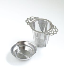 Durable Stainless Scalloped Edge Tea Strainer With Rest